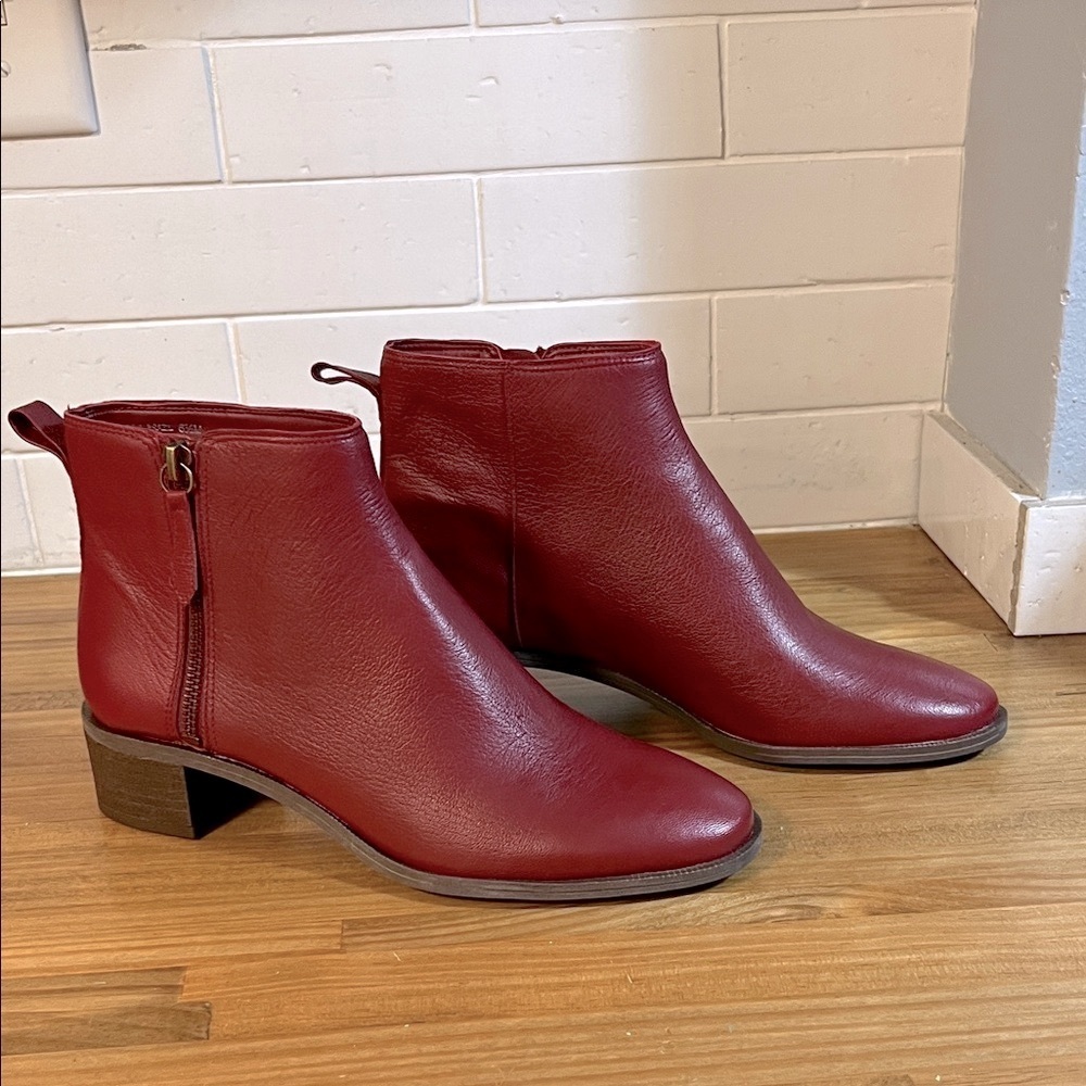 Copper Key Women’s Red Leather Ankle Booties Size 6.5 M NWOB